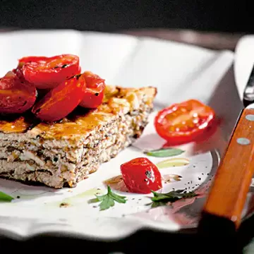 Lasanha de berinjela e ricota com salada de tomatinho