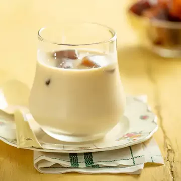 Leite com gelo de café