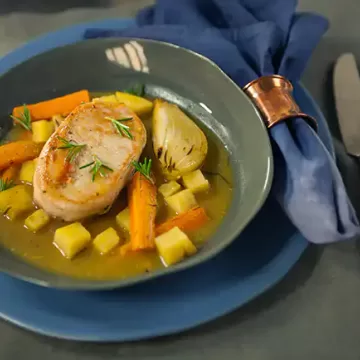 Lombo com batata-doce e molho de laranja em uma panela só