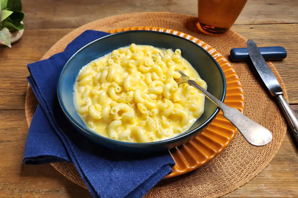 Mac & cheese na panela de arroz elétrica