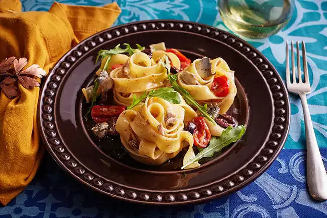 Receita de Macarrão à putanesca de sardinha assada (reaproveitamento)