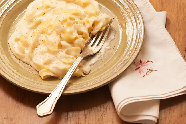 Macarrão alfredo em uma panela só