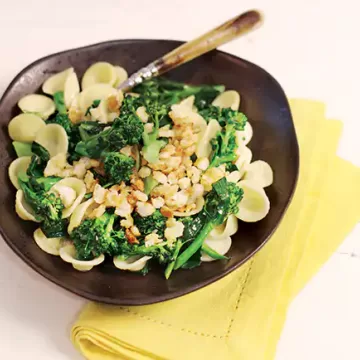 Macarrão ao alho e brócolis