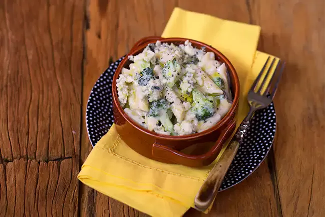 Receita de Macarrão com brócolis e queijo azul