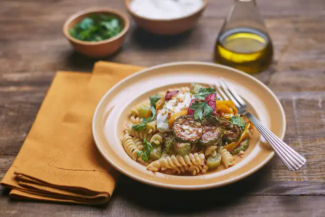 Macarrão com legumes assados