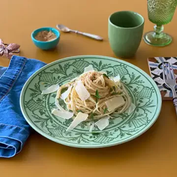Macarrão com manteiga, limão e parmesão