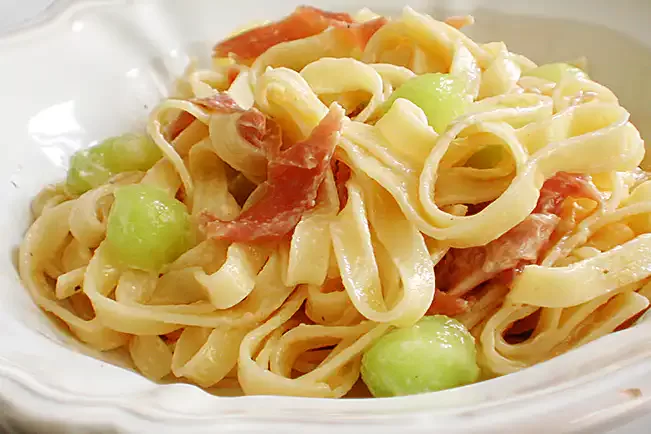 Receita de Macarrão com melão e presunto cru