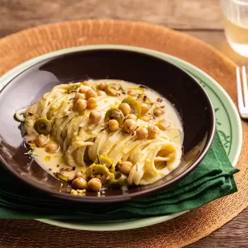 Macarrão com molho de grão-de-bico