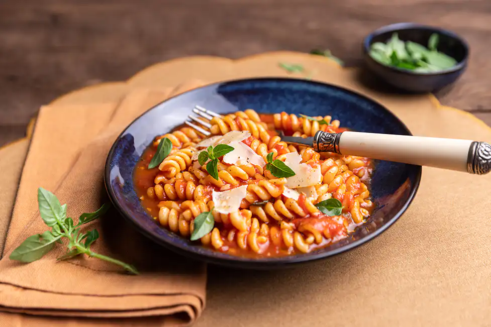 Macarrão com molho de tomate na pressão