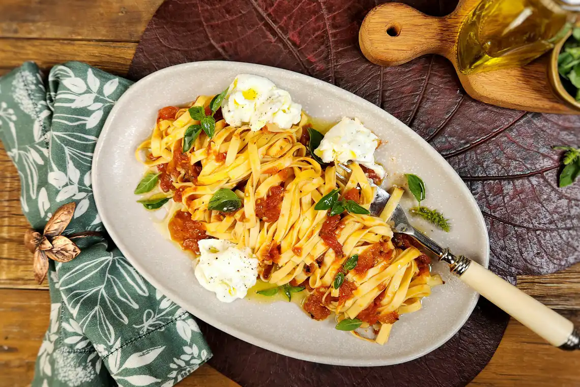 Macarrão com molho de tomate rústico na Air Fryer da Rita Lobo