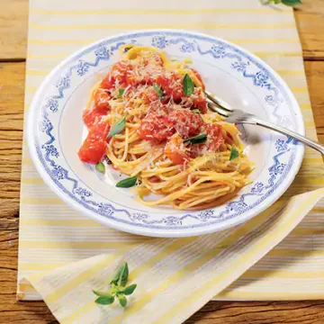 Macarrão com molho rústico de tomate