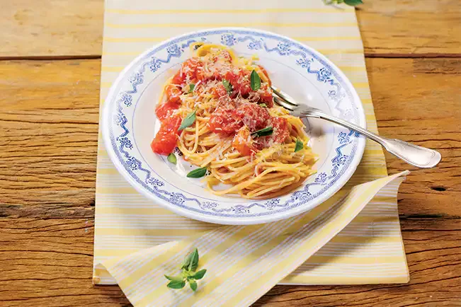 Receita de Macarrão com molho rústico de tomate