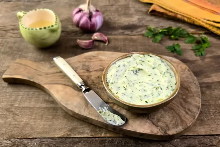 Receita de Manteiga de limão, alho e salsinha