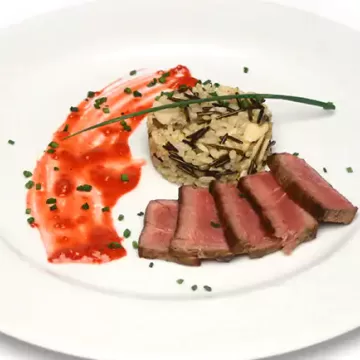 Medalhão com vinagrete de framboesas e arroz integral