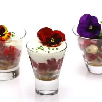 Merengue salgado de beterraba e favas