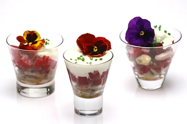 Merengue salgado de beterraba e favas