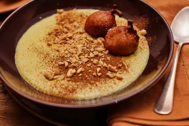Mingau de painço, leite de coco e amendoim
