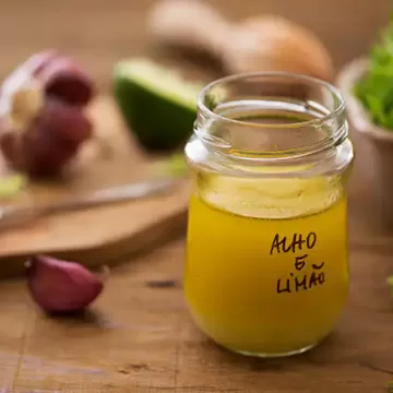 Molho de alho e limão para salada