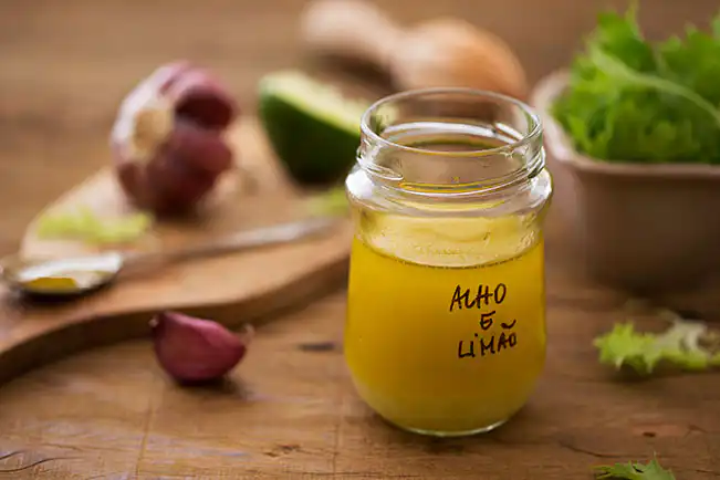 Molho de alho e limão para salada
