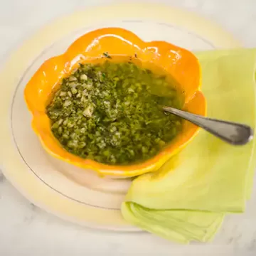 Molho de azeitona verde com manjericão