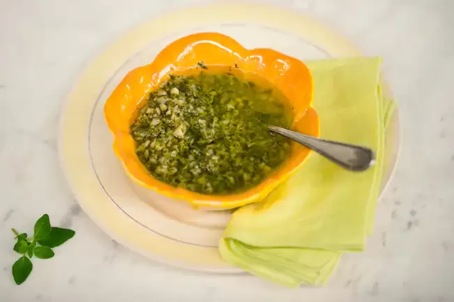 Receita de Molho de azeitona verde com manjericão