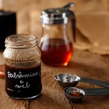 Molho de balsâmico e mel para salada