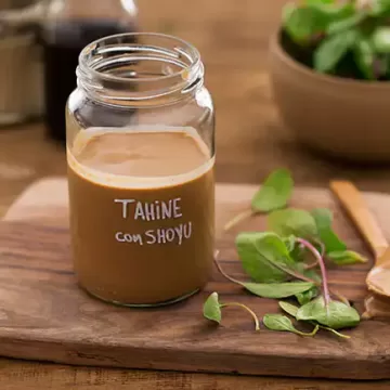 Molho de tahine com shoyu para salada
