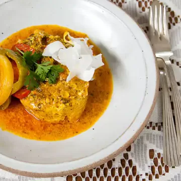 Moqueca baiana com leite de coco caseiro