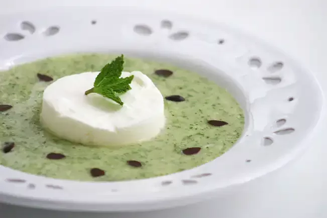 Receita de Musse de iogurte com calda de abacaxi