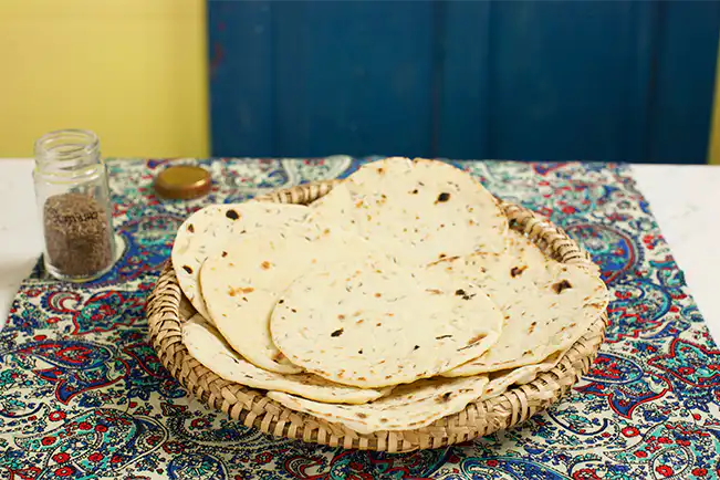 Naan com sementes de cominho (pão indiano)