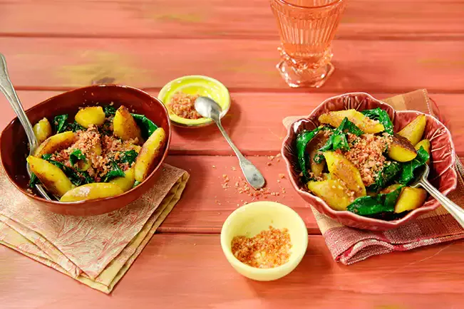 Receita de Nhoque de banana com couve rústica e farofinha de bacon