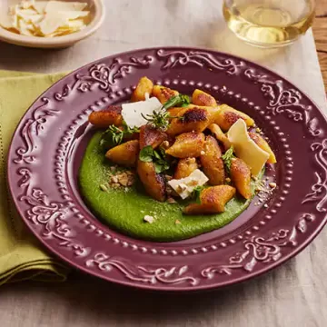 Nhoque de banana-da-terra com pesto de agrião