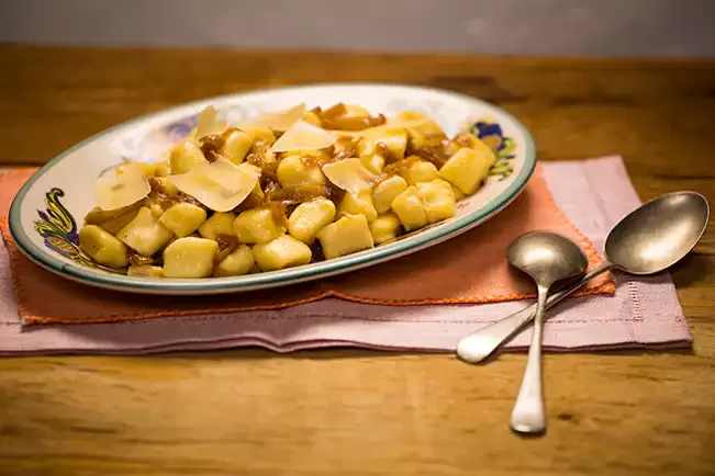 Receita de Nhoque de batata com molho de cebolas caramelizadas