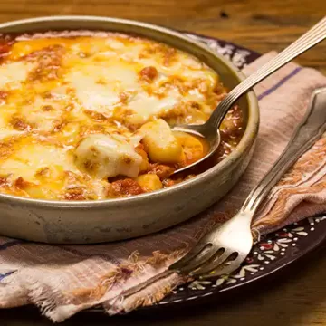 Nhoque de batata gratinado com burrata