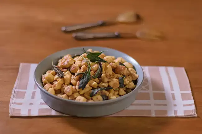 Receita de Nhoque de grão-de-bico com molho de limão e sálvia