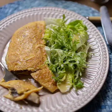 Omelete com recheio de cogumelo