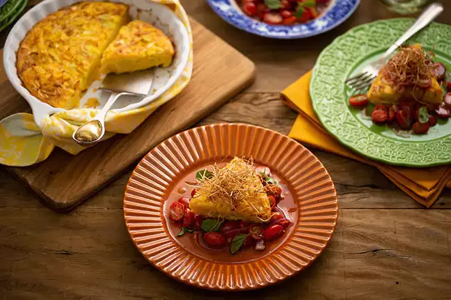 Receita de Omelete de forno com salada morna de tomate