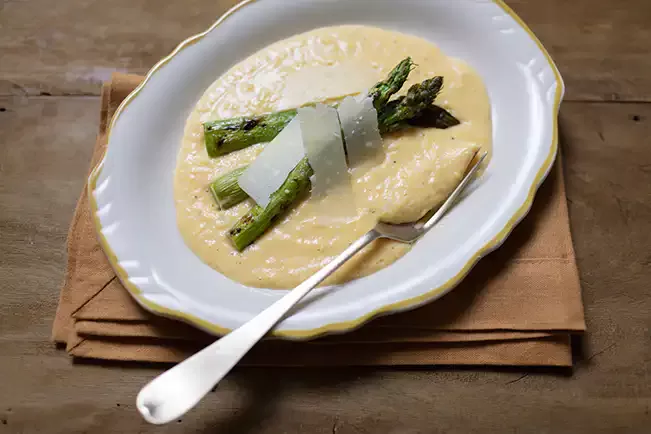 Receita de Ovo mexido com aspargos grelhados