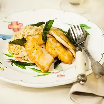 Paillard de frango com espaguete de pupunha