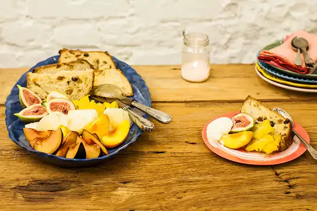 Receita de Panetone com frutas e sorvete