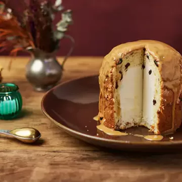 Panetone recheado com sorvete