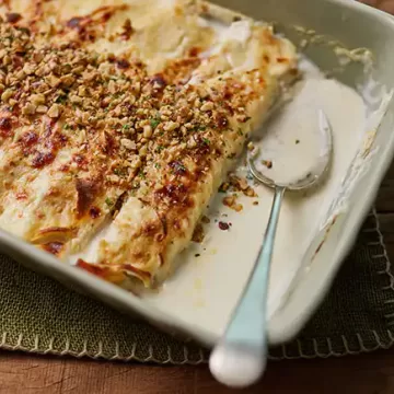 Panqueca de carne com molho branco