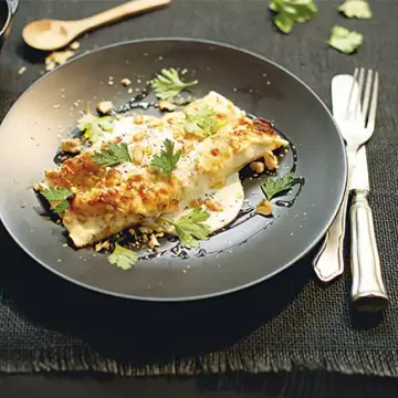 Panqueca de ricota e espinafre com molho branco