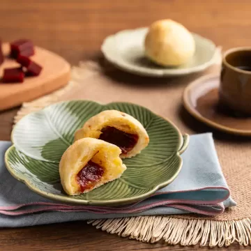 Pão de queijo recheado com goiabada