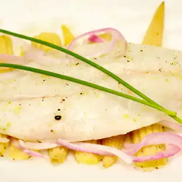 Papilote de peixe com legumes