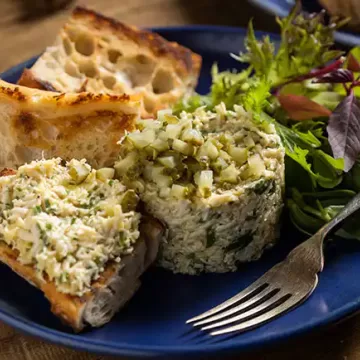 Patê rústico de frango (Potted chicken)