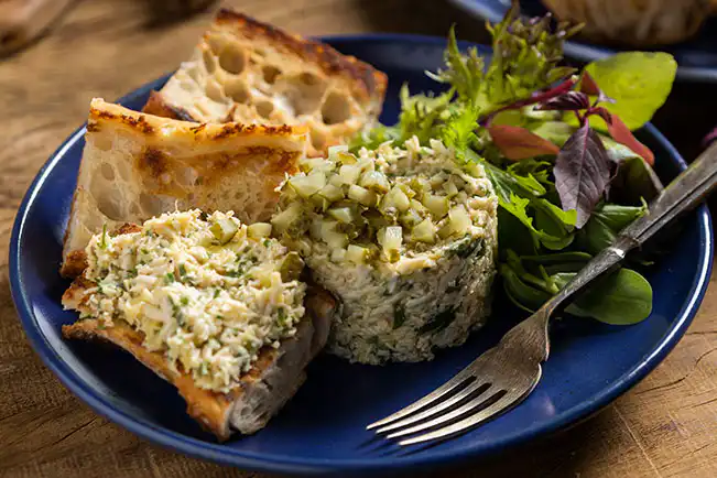 Patê rústico de frango (Potted chicken)