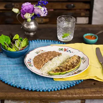 Pê-efe de abobrinha recheada com arroz e feijão