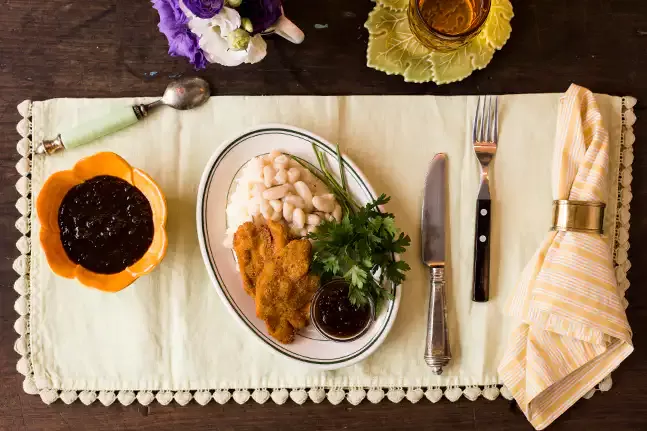 Receita de Pê-efe de milanesa de frango com geleia de tomate e pimenta