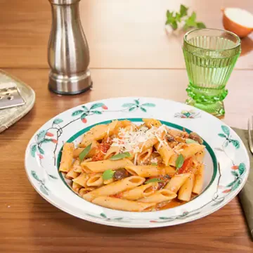 Penne ao tomate e azeitona em uma panela só